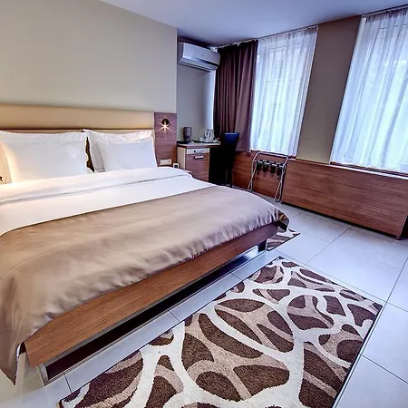 Hotel Srbija Garden-free Parking 4*